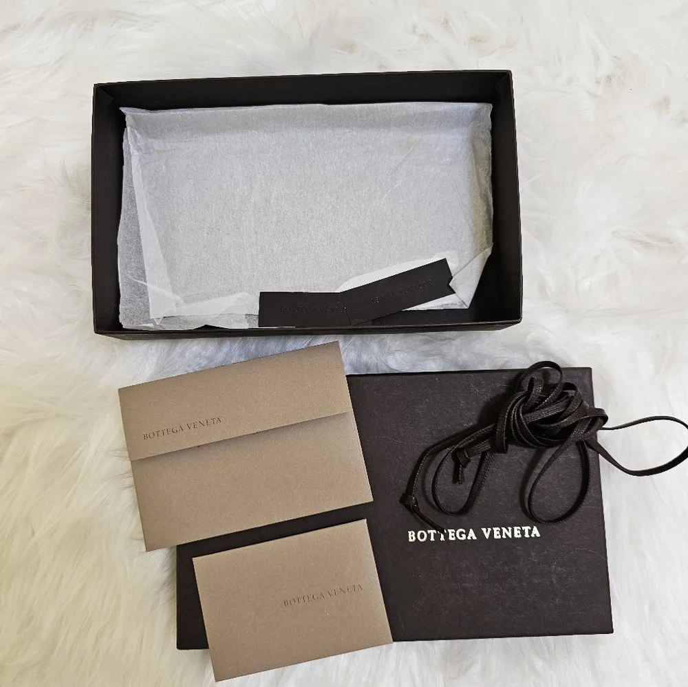 💕🎶🎉HOST PICK🎉🎶💕Authentic Bottega Veneta Intrecciato long wallet - Picture 17 of 17